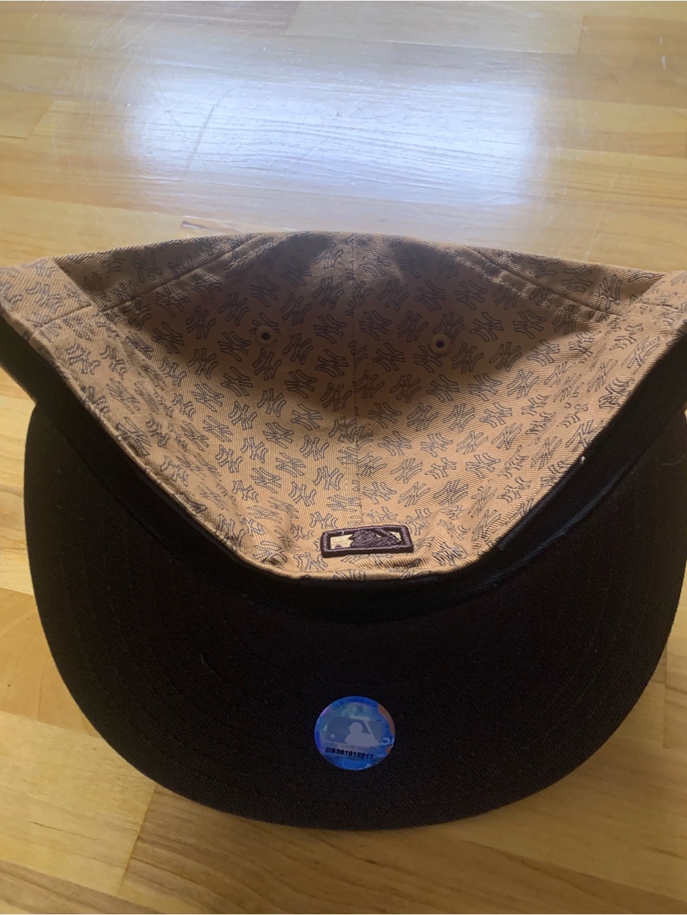 Yankees Brown Patterned Snapback Hat - Picture 2 of 2